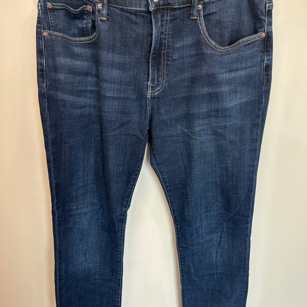Lucky Brand Relaxed Fit Dark Blue Jeans Lucky Brand Relaxed Fit Dark Blue Jeans